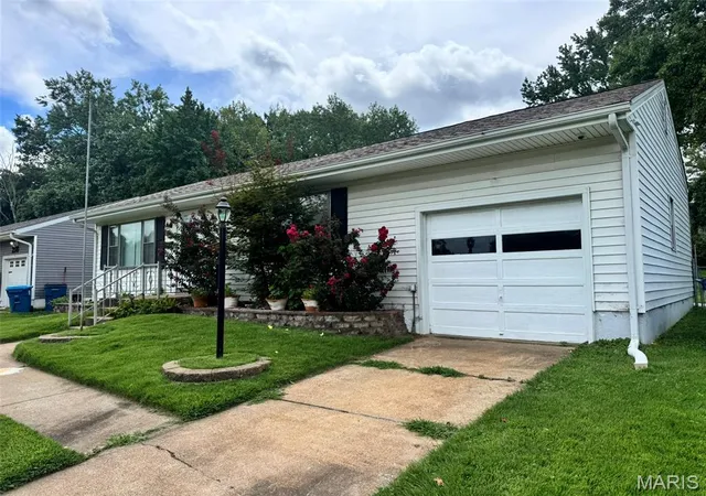 Photo 2 of Single family home for sale at 2516 Center Ave, Saint Louis, MO 63136 | MLS# MIS26053049 | Listing updated on 2026-09-30