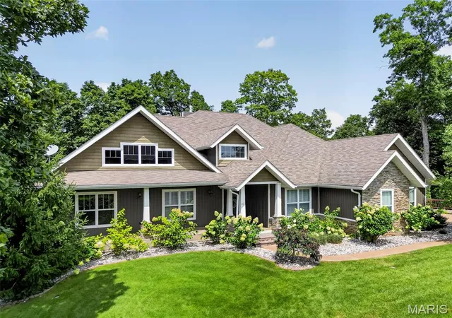 Photo 2 of Mansion for sale at 17 Little Lake Ct, Troy, MO 63379 | MLS# MIS26053051 | Listing updated on 2026-09-15