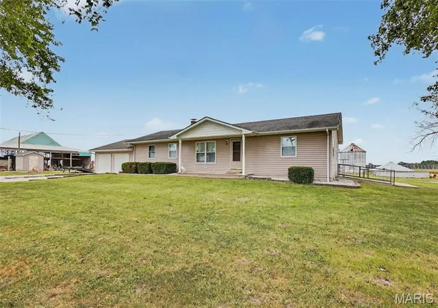 Photo 3 of Single family home for sale at 34462 S Prairie View Rd, Warrenton, MO 63383 | MLS# MIS26053164 | Listing updated on 2026-09-15