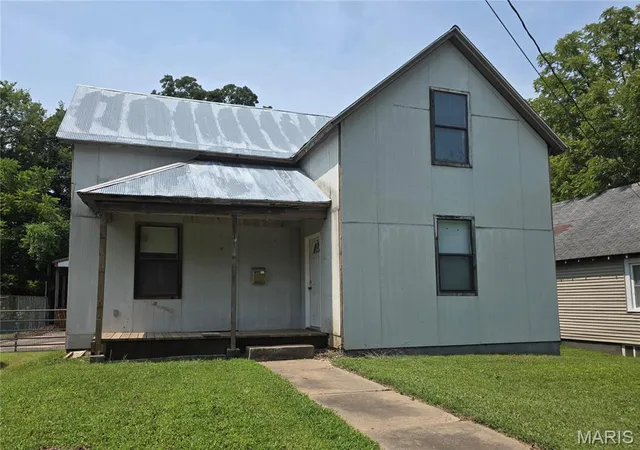 Photo 2 of Sale Pending at 545 S Benton St, Cape Girardeau, MO 63703 | MLS# MIS26053169 | Listing updated on 2026-09-09