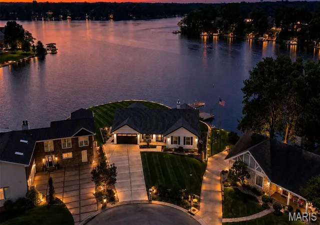 Photo 3 of Sale Pending at 22 Harbor Point Ct, Lake St Louis, MO 63367 | MLS# MIS26053171 | Listing updated on 2026-09-29