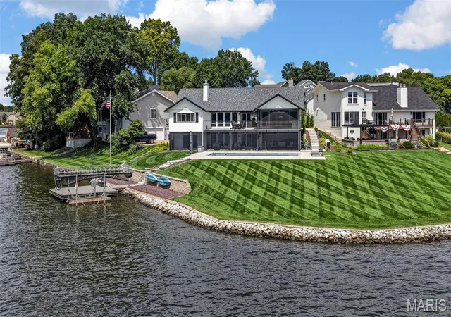 Photo 4 of Sale Pending at 22 Harbor Point Ct, Lake St Louis, MO 63367 | MLS# MIS26053171 | Listing updated on 2026-09-29
