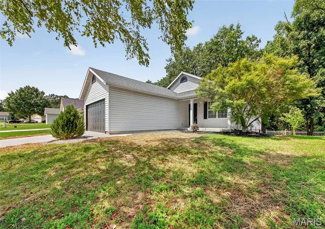 Photo 3 of Sale Pending at 1035 Providence Pointe Dr, Wentzville, MO 63385 | MLS# MIS26053213 | Listing updated on 2026-10-01