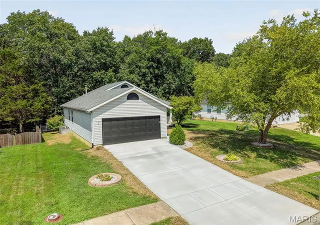 Photo 4 of Sale Pending at 1035 Providence Pointe Dr, Wentzville, MO 63385 | MLS# MIS26053213 | Listing updated on 2026-10-01