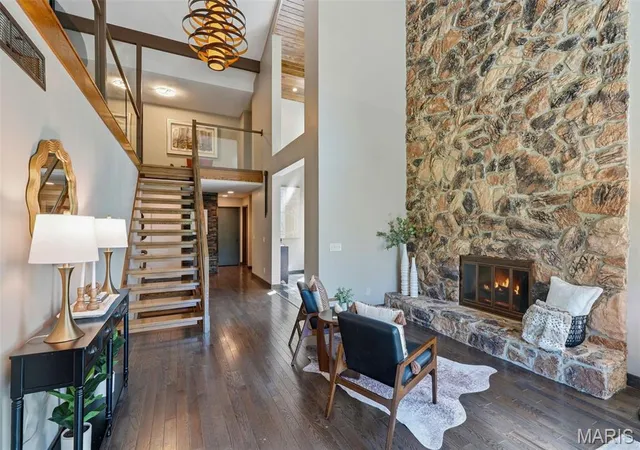 Photo 2 of Mansion for sale at 1212 Walnut Hill Farm Dr, Chesterfield, MO 63005 | MLS# MIS26053293 | Listing updated on 2026-10-05