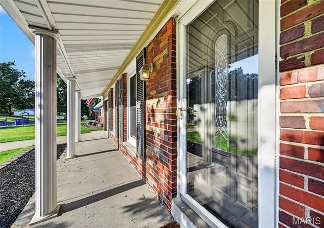 Photo 2 of Single family home for sale at 2915 Mid Crse Dr, Saint Louis, MO 63125 | MLS# MIS26053312 | Listing updated on 2026-09-15