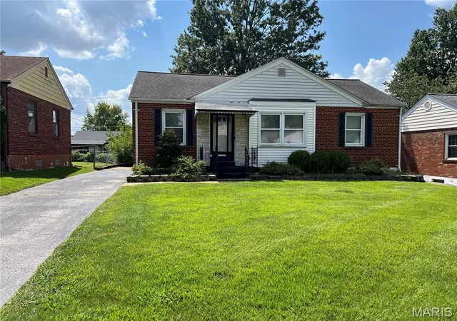 Photo 1 of Single family home for sale at 4332 Sunshine Dr, St Louis, MO 63116 | MLS# MIS26053345 | Listing updated on 2026-09-11