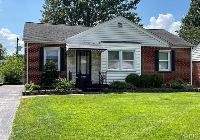 Photo 2 of Single family home for sale at 4332 Sunshine Dr, St Louis, MO 63116 | MLS# MIS26053345 | Listing updated on 2026-09-11