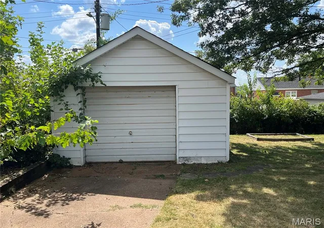Photo 3 of Single family home for sale at 4332 Sunshine Dr, St Louis, MO 63116 | MLS# MIS26053345 | Listing updated on 2026-09-11