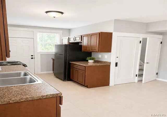 Photo 4 of Sale Pending at 6709 Crest Ave, Saint Louis, MO 63130 | MLS# MIS26053495 | Listing updated on 2026-09-13