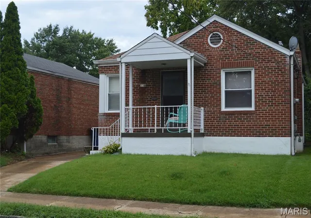 Photo 1 of Single family home for sale at 2827 Macklind Ave, Saint Louis, MO 63139 | MLS# MIS26053562 | Listing updated on 2026-10-14