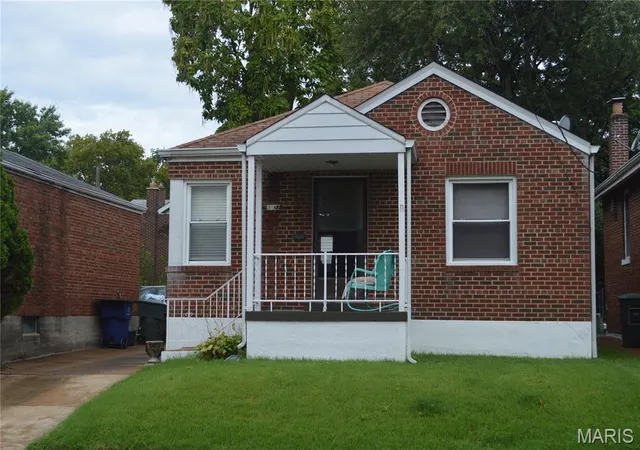 Photo 2 of Single family home for sale at 2827 Macklind Ave, Saint Louis, MO 63139 | MLS# MIS26053562 | Listing updated on 2026-10-14