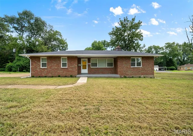 Photo 2 of Single family home for sale at 8142 January Ave, Saint Louis, MO 63134 | MLS# MIS26053612 | Listing updated on 2026-09-11