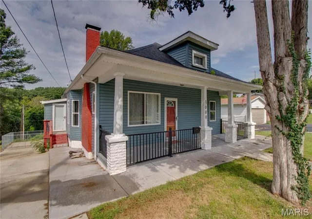 Photo 3 of Single family home for sale at 3000 Alby St, Alton, IL 62002 | MLS# MIS26053614 | Listing updated on 2026-09-15