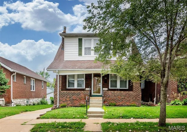 Photo 2 of Sale Pending at 6054 Hartford St, Saint Louis, MO 63139 | MLS# MIS26053634 | Listing updated on 2026-09-10