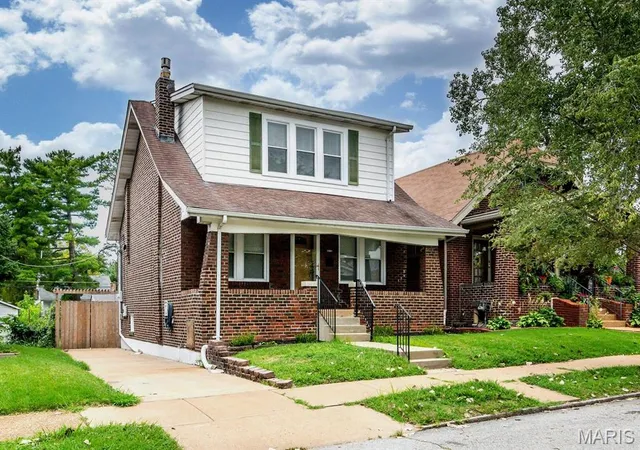 Photo 3 of Sale Pending at 6054 Hartford St, Saint Louis, MO 63139 | MLS# MIS26053634 | Listing updated on 2026-09-10