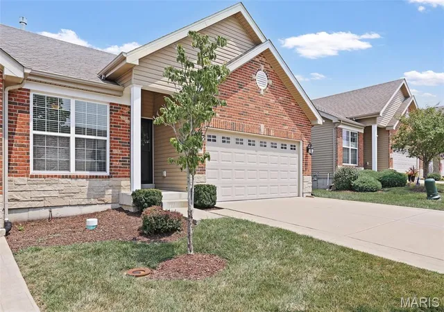 Photo 2 of Single family home for sale at 16139 Amber Vista Dr, Ellisville, MO 63021 | MLS# MIS26053661 | Listing updated on 2026-09-15