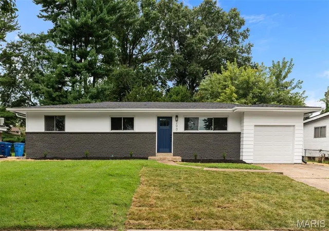 Photo 3 of Single family home for sale at 200 Francisca Dr, Florissant, MO 63031 | MLS# MIS26053751 | Listing updated on 2026-10-05