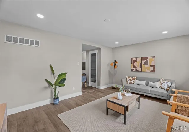 Photo 3 of Single family home for sale at 200 Francisca Dr, Florissant, MO 63031 | MLS# MIS26053751 | Listing updated on 2026-10-05
