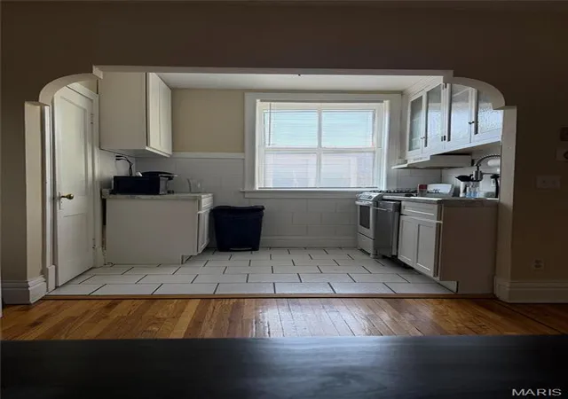 Photo 4 of Multi family home for sale at 1916 Serbian Dr, Saint Louis, MO 63104 | MLS# MIS26053820 | Listing updated on 2026-09-26
