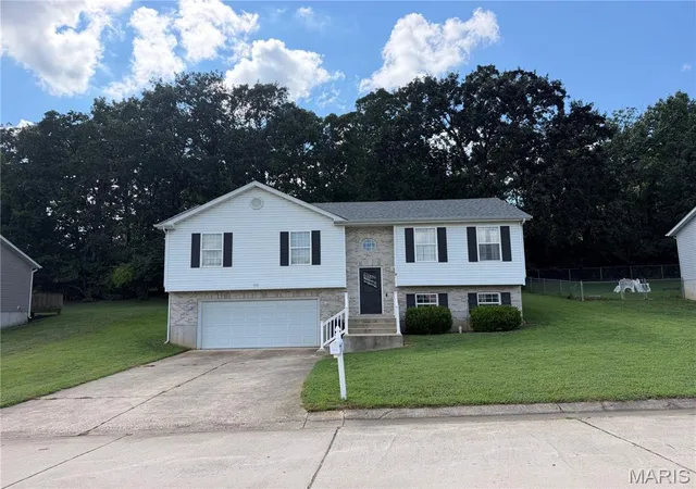 Photo 1 of Single family home for sale at 153 T Box Dr, Saint Clair, MO 63077 | MLS# MIS26054015 | Listing updated on 2026-09-15