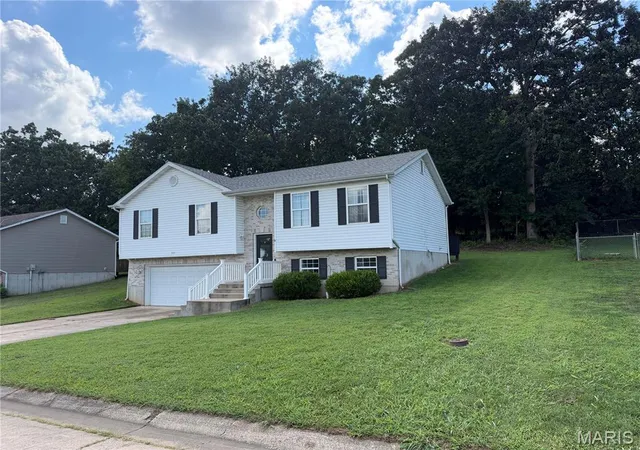 Photo 3 of Single family home for sale at 153 T Box Dr, Saint Clair, MO 63077 | MLS# MIS26054015 | Listing updated on 2026-09-15