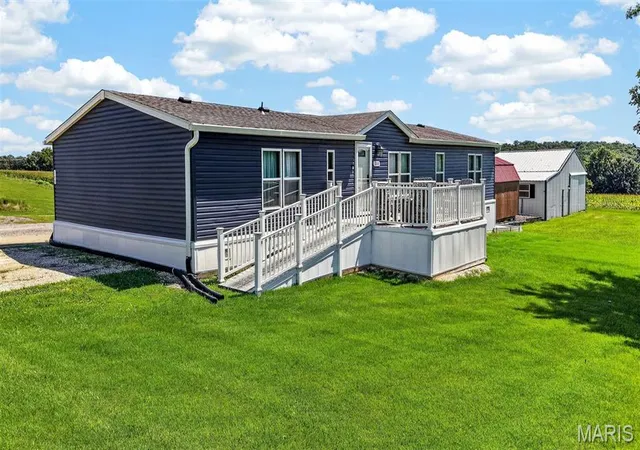 Photo 2 of Manufactured home for sale at 200 Fairview Dr, Winfield, MO 63389 | MLS# MIS26054044 | Listing updated on 2026-10-02