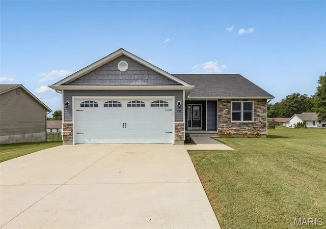 Photo 1 of Single family home for sale at 735 Skye View Ct, Farmington, MO 63640 | MLS# MIS26054095 | Listing updated on 2026-09-11