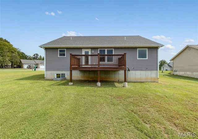 Photo 3 of Single family home for sale at 735 Skye View Ct, Farmington, MO 63640 | MLS# MIS26054095 | Listing updated on 2026-09-11