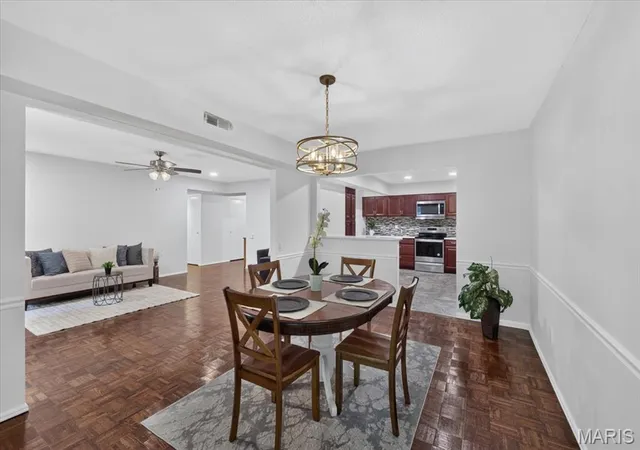 Photo 3 of Sale Pending at 550 Coeur De Royale Dr #404, St Louis, MO 63141 | MLS# MIS26054122 | Listing updated on 2026-09-11