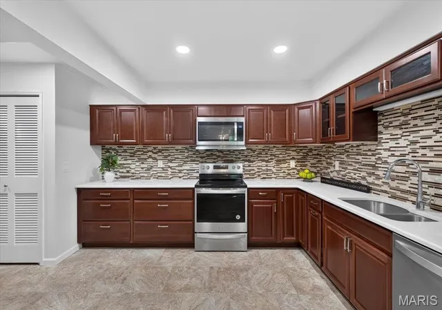 Photo 3 of Sale Pending at 550 Coeur De Royale Dr #404, St Louis, MO 63141 | MLS# MIS26054122 | Listing updated on 2026-09-11