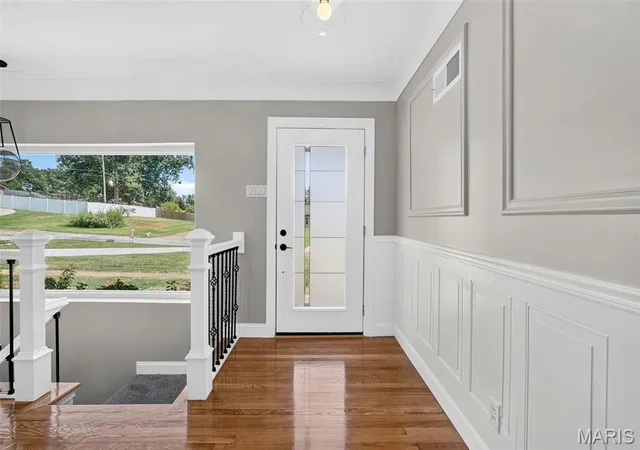 Photo 4 of Sale Pending at 2 Dorclin Ln, Saint Louis, MO 63128 | MLS# MIS26054141 | Listing updated on 2026-10-12