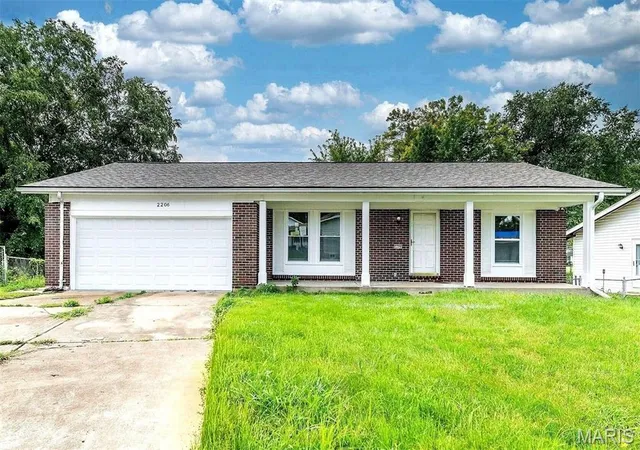 Photo 1 of Single family home for sale at 2206 Outlook Dr, Saint Louis, MO 63136 | MLS# MIS26054152 | Listing updated on 2026-09-21