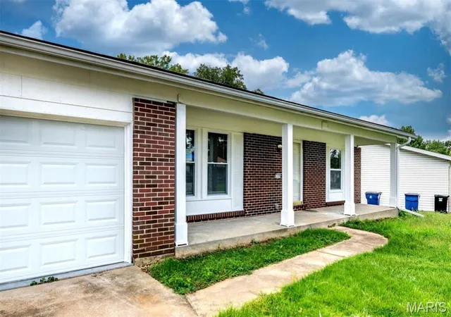 Photo 4 of Single family home for sale at 2206 Outlook Dr, Saint Louis, MO 63136 | MLS# MIS26054152 | Listing updated on 2026-09-21