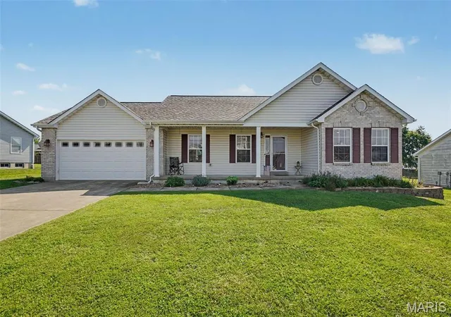 Photo 1 of Sale Pending at 57 Dean Wells Ct, Warrenton, MO 63383 | MLS# MIS26054231 | Listing updated on 2026-09-15