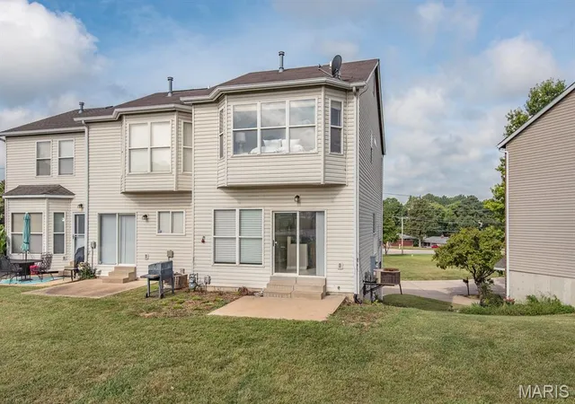 Photo 3 of Townhouse for sale at 6 Robinson Circle Dr, St Louis, MO 63136 | MLS# MIS26054249 | Listing updated on 2026-09-21