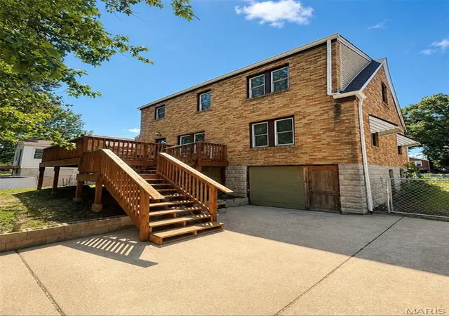 Photo 3 of Single family home for sale at 673 Bellsworth Dr, St Louis, MO 63125 | MLS# MIS26054305 | Listing updated on 2026-09-11