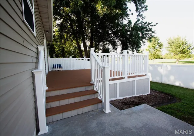 Photo 3 of Sale Pending at 80 Raes Creek Dr, Granite City, IL 62040 | MLS# MIS26054313 | Listing updated on 2026-09-14