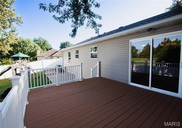 Photo 4 of Sale Pending at 80 Raes Creek Dr, Granite City, IL 62040 | MLS# MIS26054313 | Listing updated on 2026-09-14