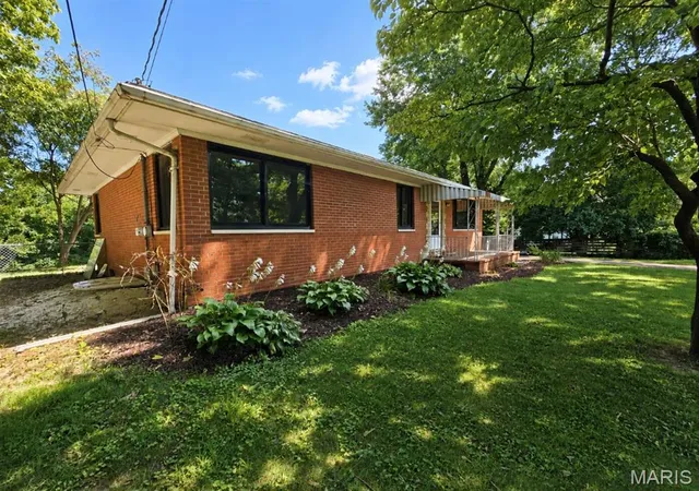 Photo 3 of Single family home for sale at 524 Pearl St, Godfrey, IL 62035 | MLS# MIS26054413 | Listing updated on 2026-09-27