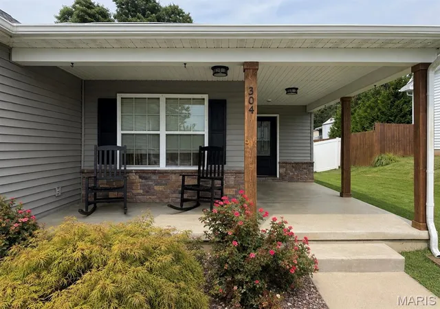 Photo 3 of Single family home for sale at 304 Kinley Dr, Farmington, MO 63640 | MLS# MIS26054426 | Listing updated on 2026-09-15