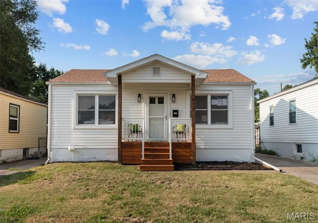 Photo 1 of Single family home for sale at 413 Tower Grv Pl, Saint Charles, MO 63301 | MLS# MIS26054437 | Listing updated on 2026-09-11