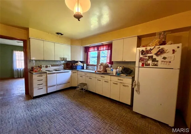 Photo 2 of Sale Pending at 422 N 5th Street, Vandalia, IL 62471 | MLS# MIS26054456 | Listing updated on 2026-09-19
