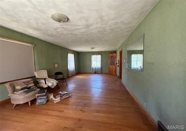 Photo 3 of Sale Pending at 422 N 5th Street, Vandalia, IL 62471 | MLS# MIS26054456 | Listing updated on 2026-09-19