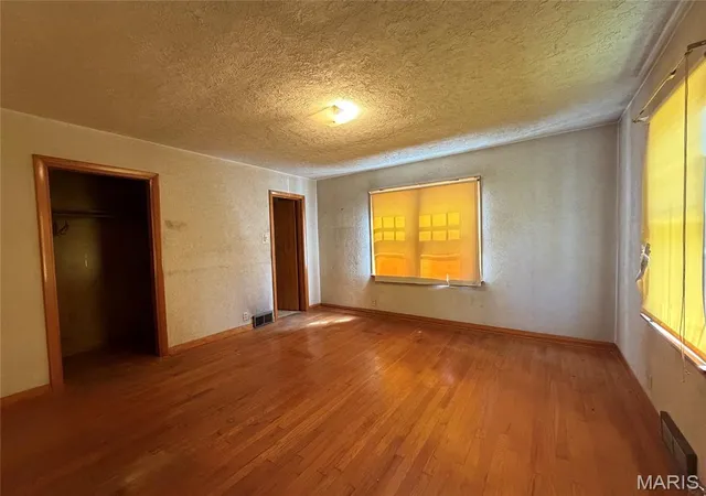 Photo 4 of Sale Pending at 422 N 5th Street, Vandalia, IL 62471 | MLS# MIS26054456 | Listing updated on 2026-09-19