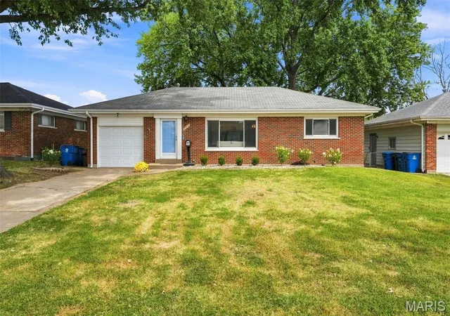Photo 1 of Sale Pending at 4327 Creelman Pl, Saint Louis, MO 63123 | MLS# MIS26054465 | Listing updated on 2026-09-14