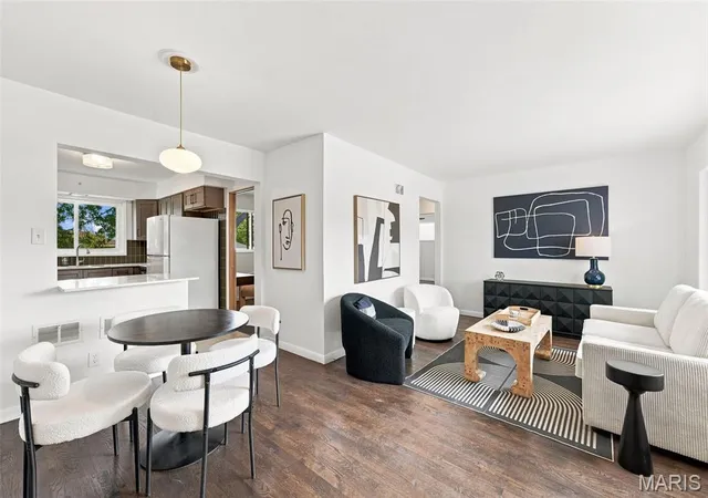 Photo 2 of Sale Pending at 4327 Creelman Pl, Saint Louis, MO 63123 | MLS# MIS26054465 | Listing updated on 2026-09-14