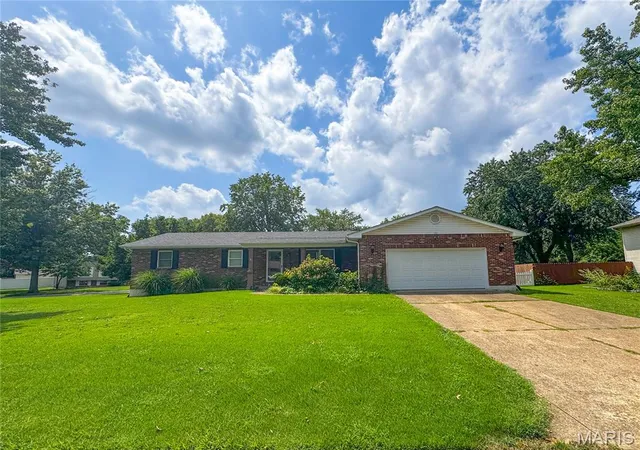 Photo 1 of Sale Pending at 439 Shenandoah Dr, Farmington, MO 63640 | MLS# MIS26054472 | Listing updated on 2026-09-12