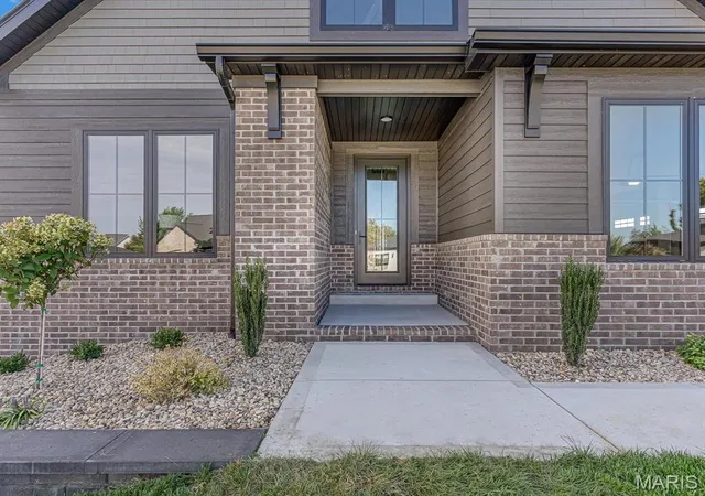 Photo 3 of Single family home for sale at 3446 Whiston Ln, Edwardsville, IL 62025 | MLS# MIS26054598 | Listing updated on 2026-10-01