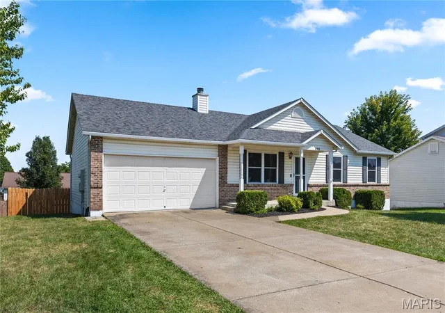 Photo 2 of Single family home for sale at 512 Spring Water Dr, Wentzville, MO 63385 | MLS# MIS26054606 | Listing updated on 2026-10-06